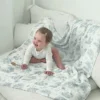 The Gilded Bird Spring Toile-babytæppe i bambus