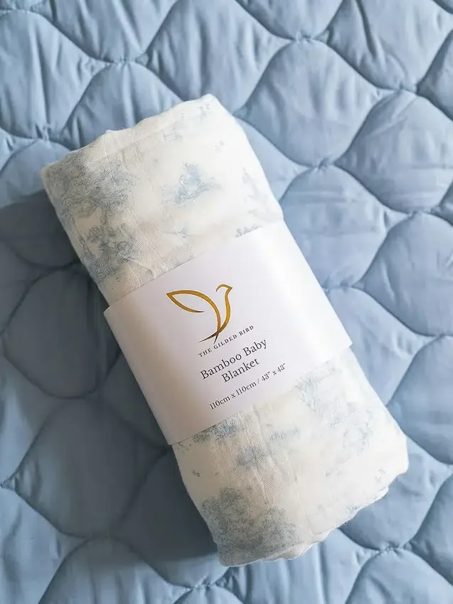 The Gilded Bird Spring Toile-babytæppe i bambus