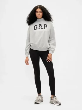 Tung French Terry-genser i oversized-modell med høyhals og logo