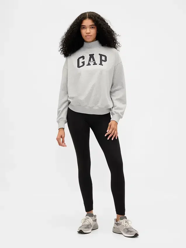 Tung French Terry-genser i oversized-modell med høyhals og logo