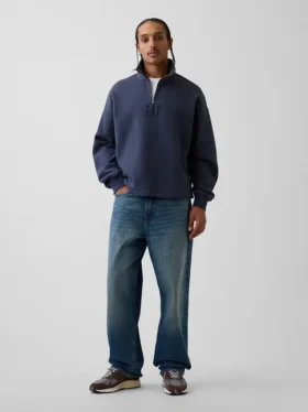 Tung, oversized genser med logo og kvart glidelås