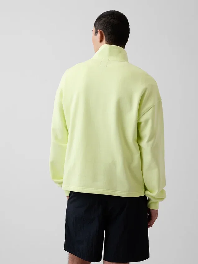 Tung, oversized genser med logo og kvart glidelås