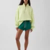 Tung, oversized genser med logo og kvart glidelås
