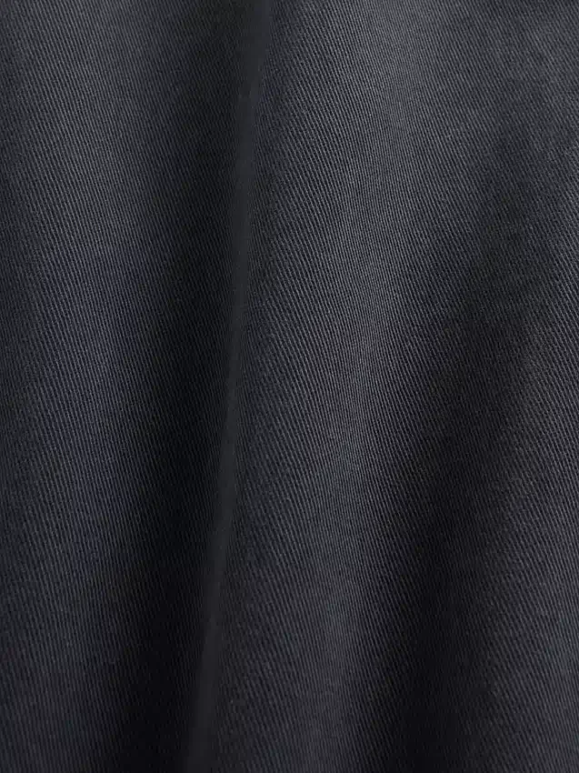 Tung twill-kaki med avslappet, rett passform
