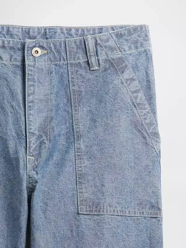 Tunge, baggy jeans i chambray