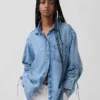 Ultramyk denimskjorte i oversized passform med rynkede ermer