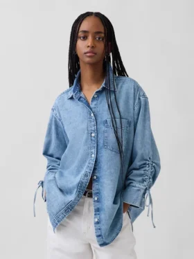 Ultramyk denimskjorte i oversized passform med rynkede ermer