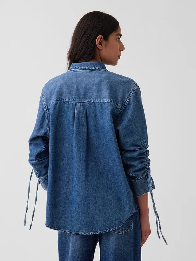 Ultramyk denimskjorte i oversized passform med rynkede ermer