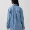Ultramyk denimskjorte i oversized passform med rynkede ermer