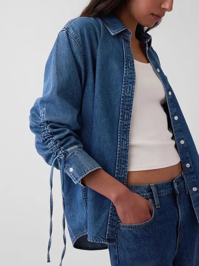 Ultramyk denimskjorte i oversized passform med rynkede ermer