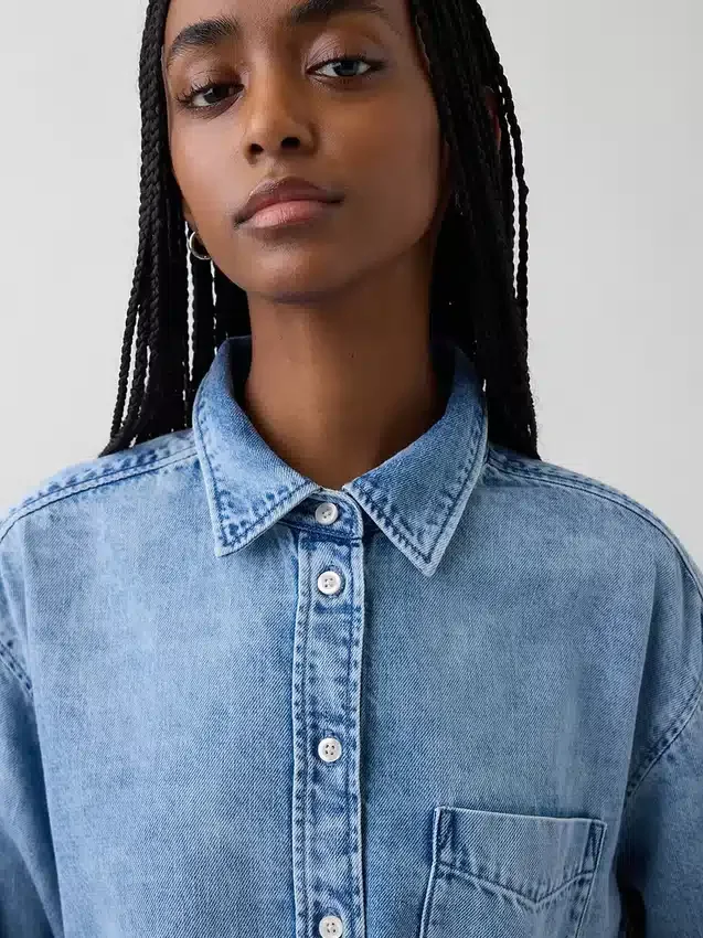 Ultramyk denimskjorte i oversized passform med rynkede ermer