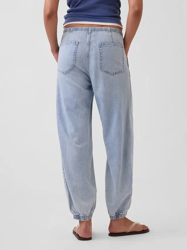 Ultramyke joggebukser i denim med lett buet ben