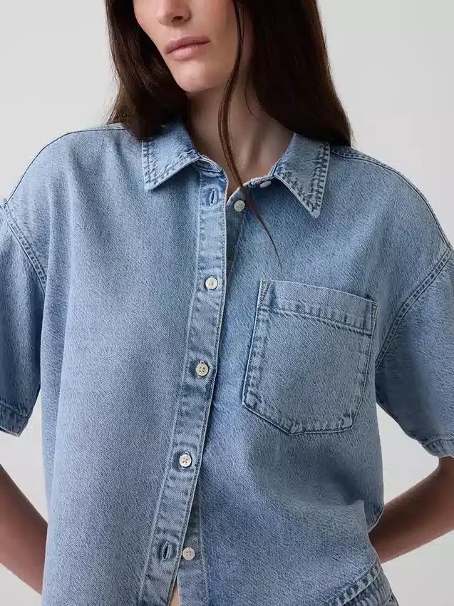 Ultramykt denim-campskjorte i oversized-modell