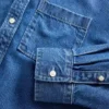 Ultramykt denimskjorte i oversized-modell med rett kant og kort lengde