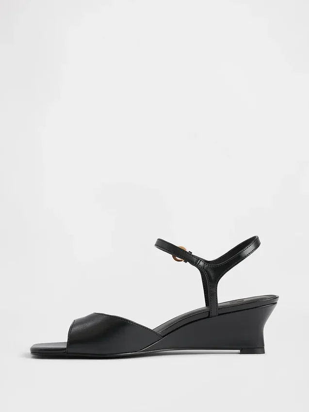 Veganske kilehæl-sandaler