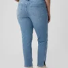 Vintage-jeans med middels høy midje, smal passform og splittet kant