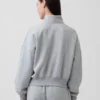 Vintagesoft oversized genser med halv glidelås og kileformet hals