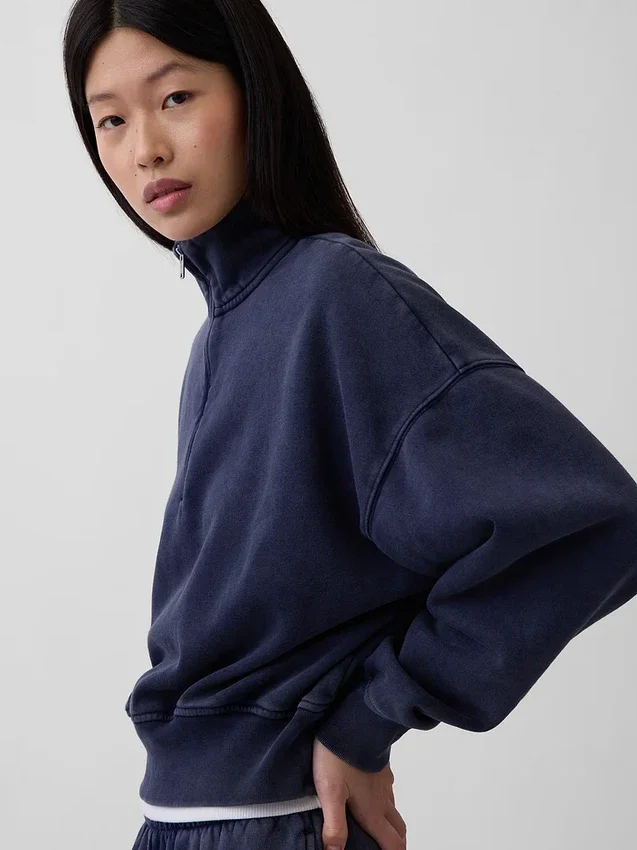 Vintagesoft oversized genser med halv glidelås og kileformet hals