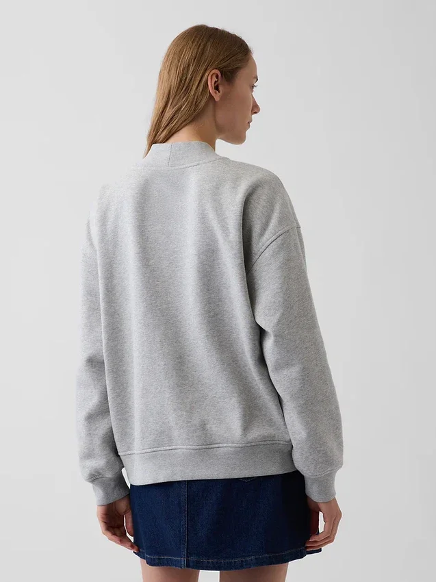 Vintagesoft oversized genser med logo og høyhals