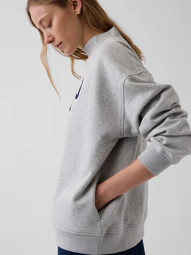 Vintagesoft oversized genser med logo og høyhals